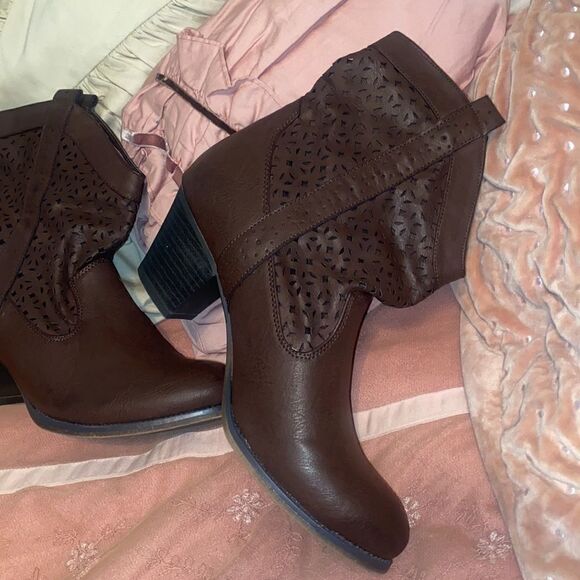 Falls Creek Brandy Booties! - Picture 6 of 11